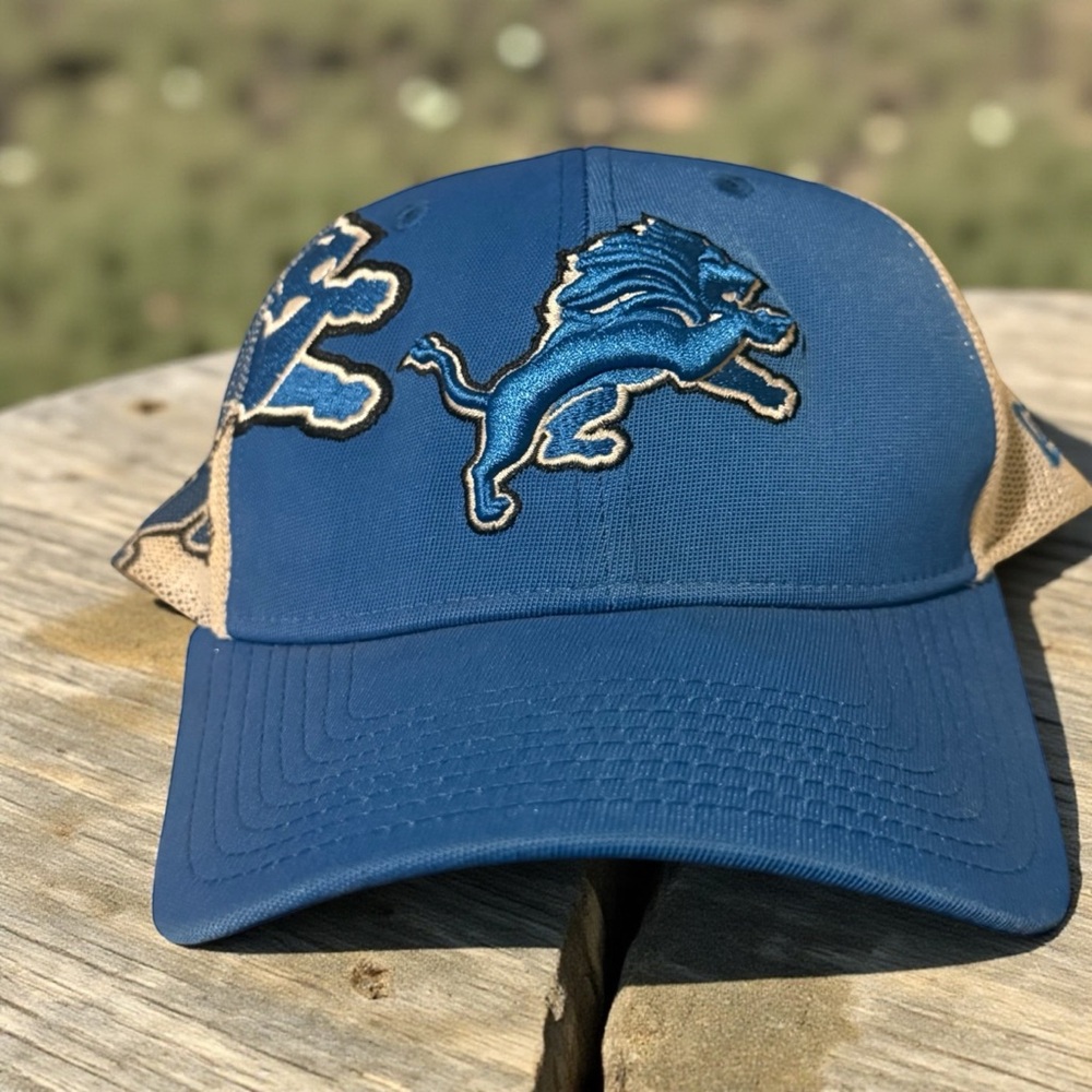New Era 39THIRTY Blue and White Mesh Cap